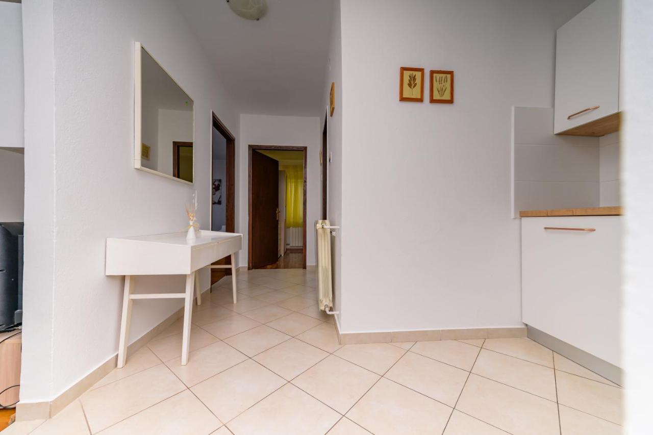 Danica Apartment *